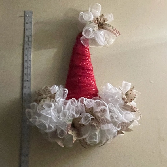 Santa Hat Wreath - Picture 4 of 7